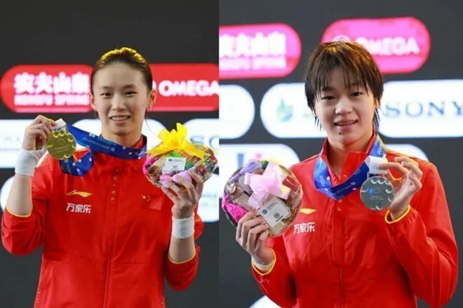 被符号化的, 她必须扮演, 亲口认证的