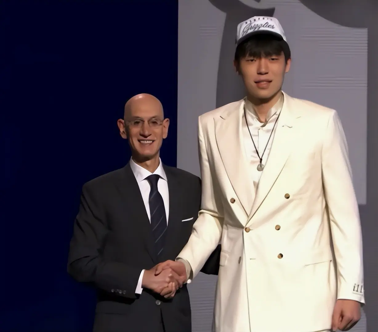 青岛男篮没, 人都努力想, class